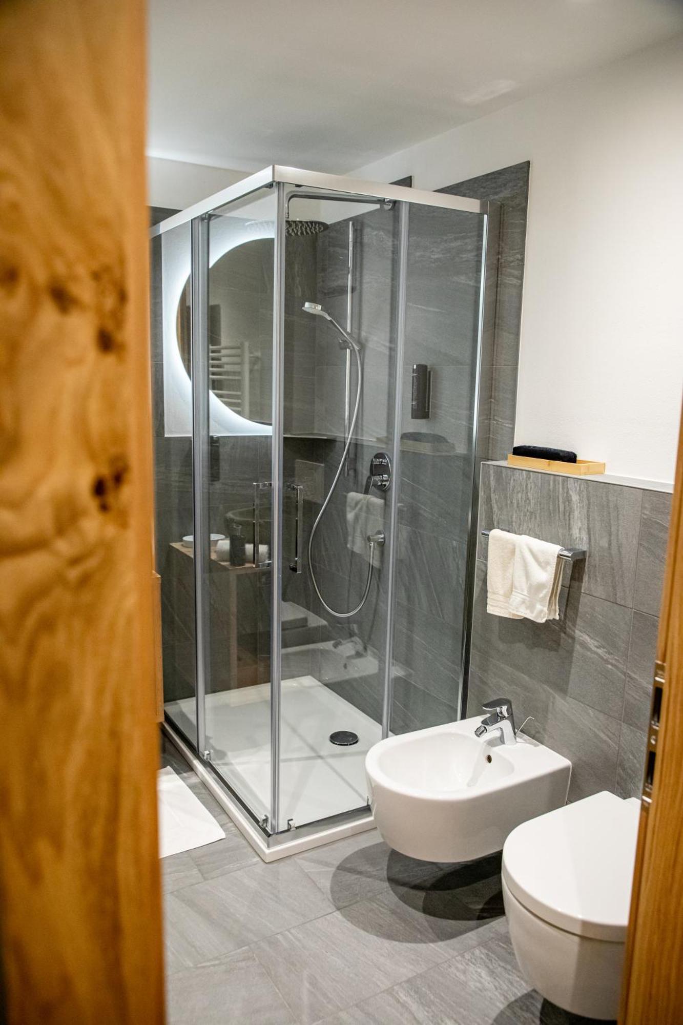 Hotel Gruber セスト エクステリア 写真